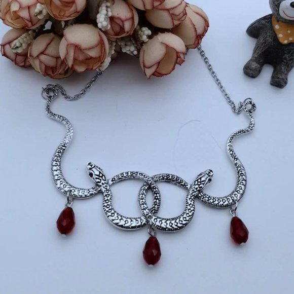 New Gothic Silver-Tone Snake Necklace with Red Dangling Gems - Picture 4 of 5